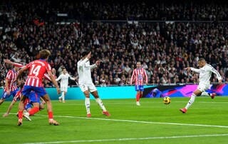 découvrez le résumé du match captivant entre le real madrid et l'atlético, où les deux équipes ont montré une performance équilibrée à la mi-temps. suivez l'actualité, les analyses et les temps forts de ce duel passionnant en pleine action.