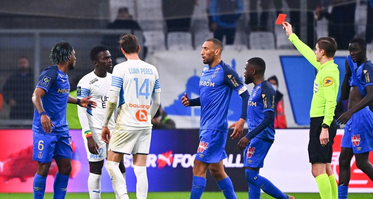 découvrez le résumé du match real-marseille marqué par un pénalty décisif et une expulsion, avec tous les moments forts et rebondissements de la rencontre.