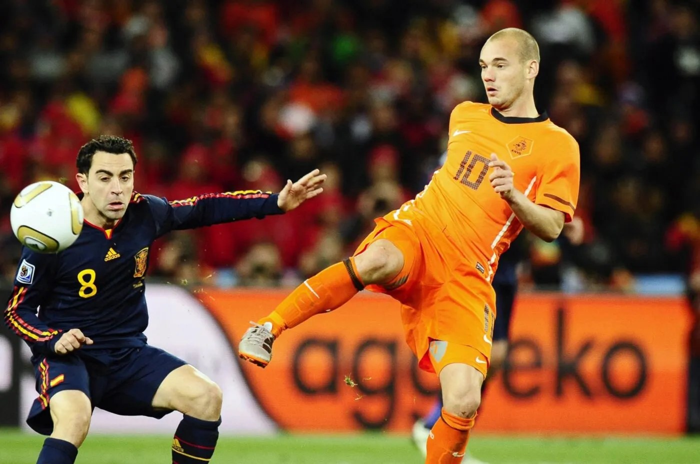 Joueurs de l'équipe des Pays-Bas de football en maillot orange sur la pelouse