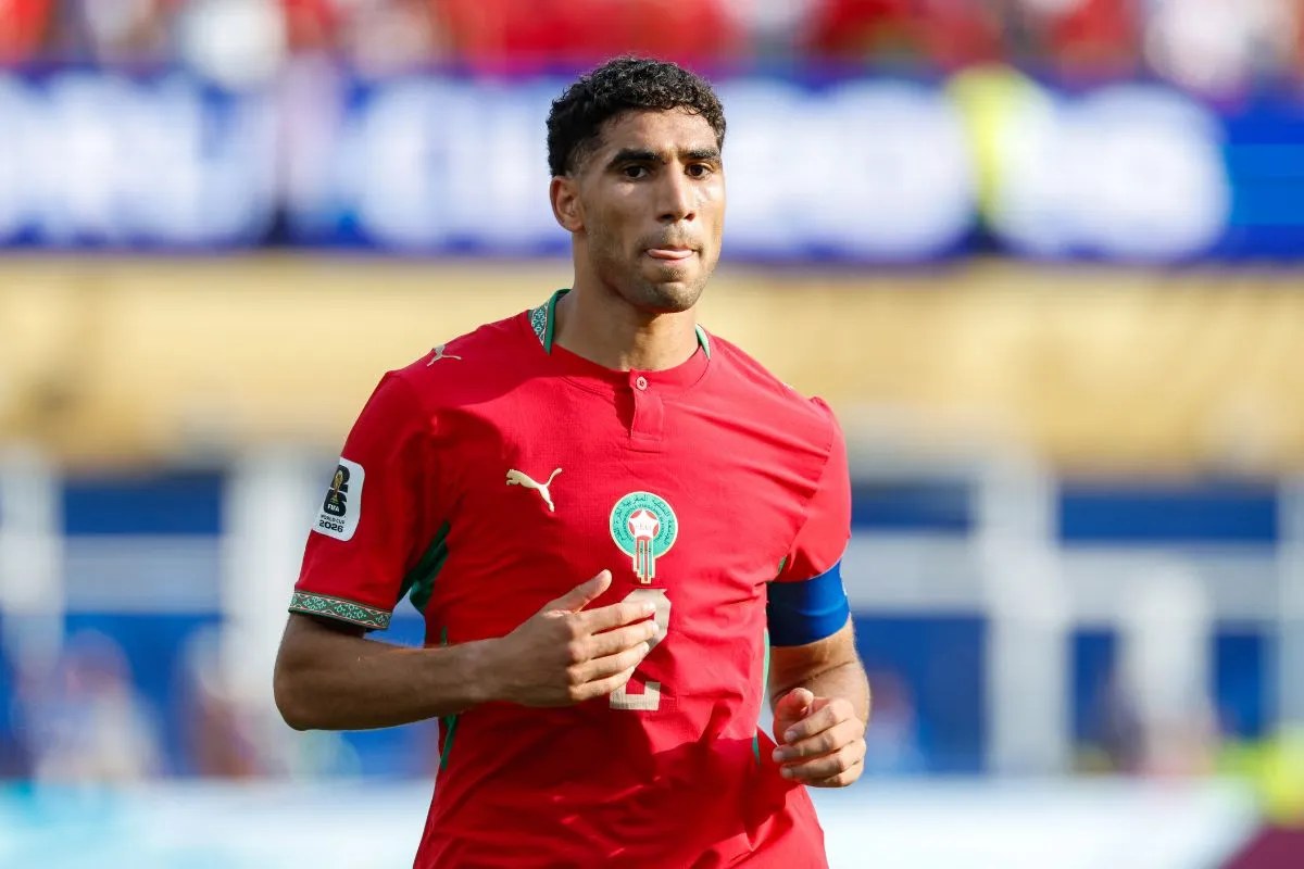 Joueur marocain de l'équipe du Maroc en action avec le maillot des Lions de l'Atlas