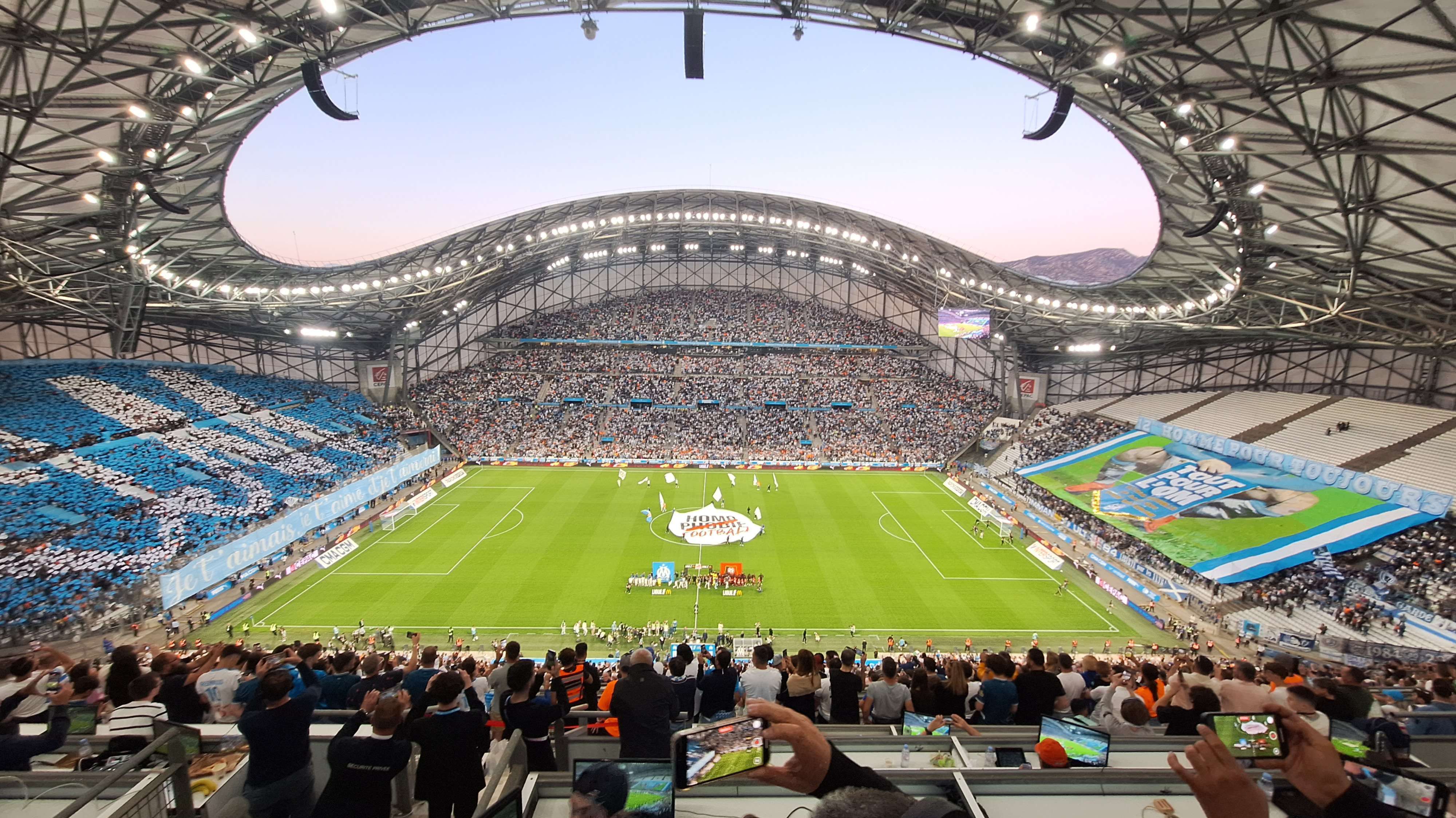 rennes s'impose face à marseille à 10 contre 11 lors d'un match intense. résumé, faits marquants et analyse de cette victoire surprise en ligue 1.