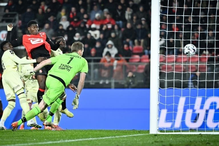 découvrez comment rennes a battu monaco malgré la performance de pogba, dans un match plein de suspense et d'intensité.