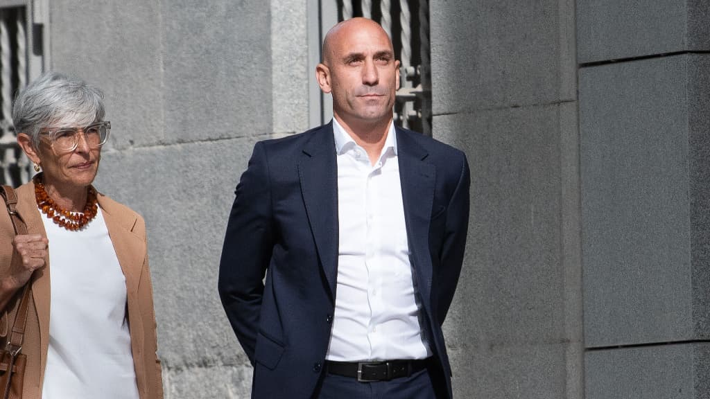 découvrez les détails du moment où jenni hermoso aurait accepté le baiser de rubiales, suscitant de nombreuses réactions.