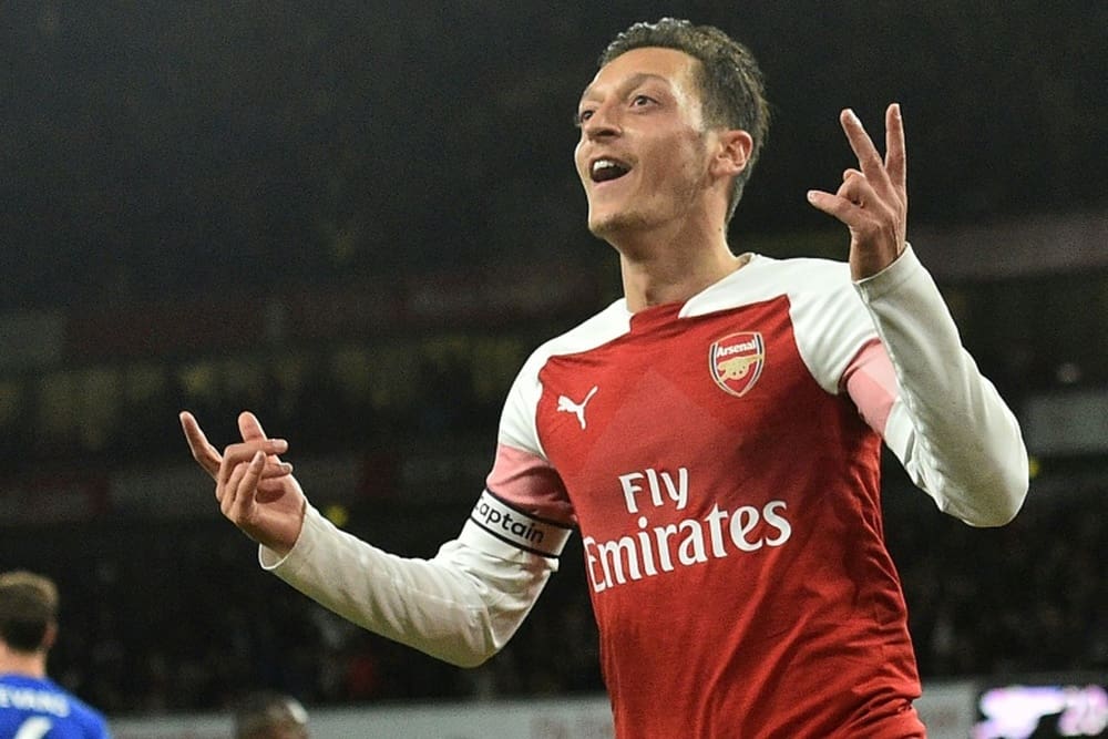 Transfert Arsenal : Saka sur le point de dépasser le salaire d&rsquo;Özil ?