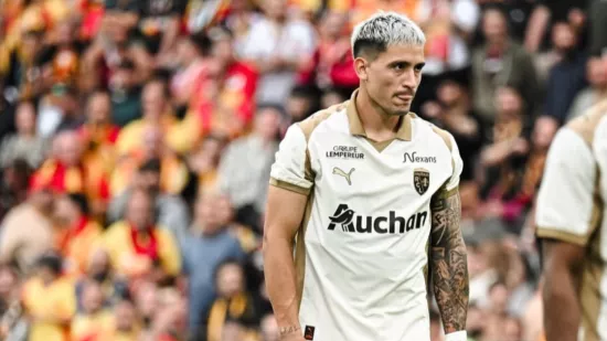 découvrez les dernières informations sur satriano, prêt à quitter l'olympique lyonnais pour un nouveau défi.