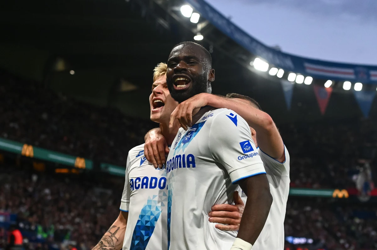 découvrez les détails du transfert potentiel de sinayoko vers le rc lens : actualités, rumeurs et analyses complètes sur le mouvement du joueur vers le club lensois.