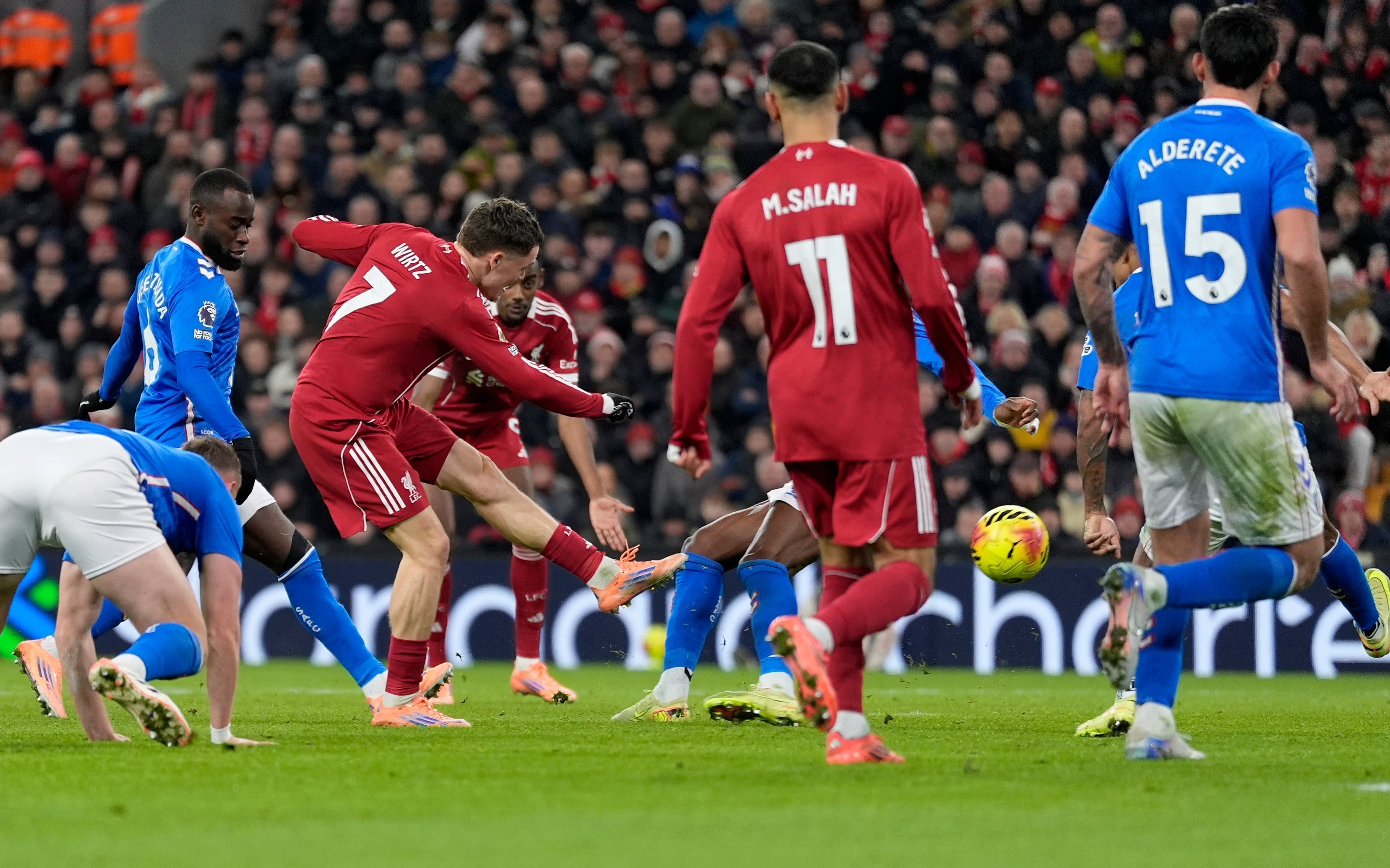 découvrez pourquoi les reds de liverpool rencontrent des difficultés chez les bookmakers face à sunderland et analysez les enjeux de ce match crucial.