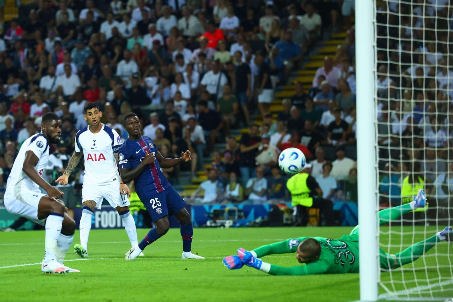 Retour spectaculaire de Paris : la Supercoupe d&rsquo;Europe se décide aux tirs au but contre Tottenham