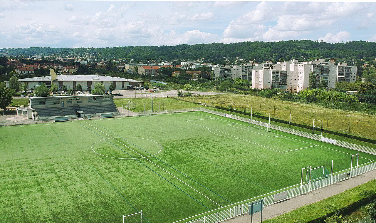 Superficie terrain de foot : dimensions et calculs utiles
