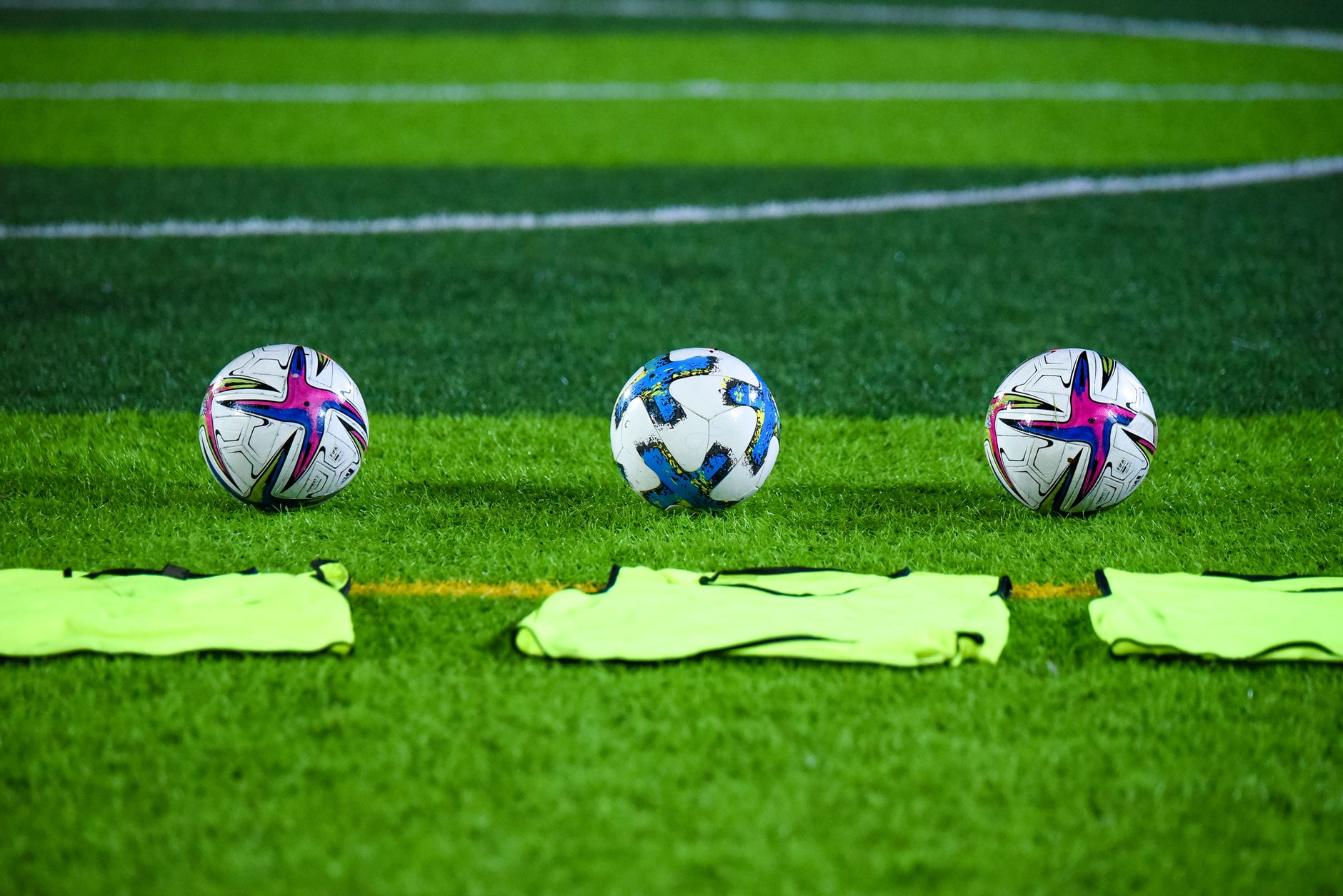 terrain football cônes ballon
