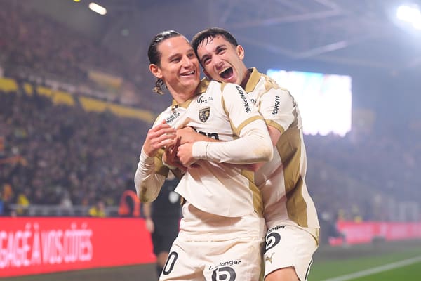 revivez le moment clé du match avec thauvin qui ouvre le score pour lens, offrant un avantage décisif à son équipe.