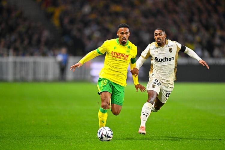 Mercato à Lens : Thomasson mûrit sa décision concernant son futur