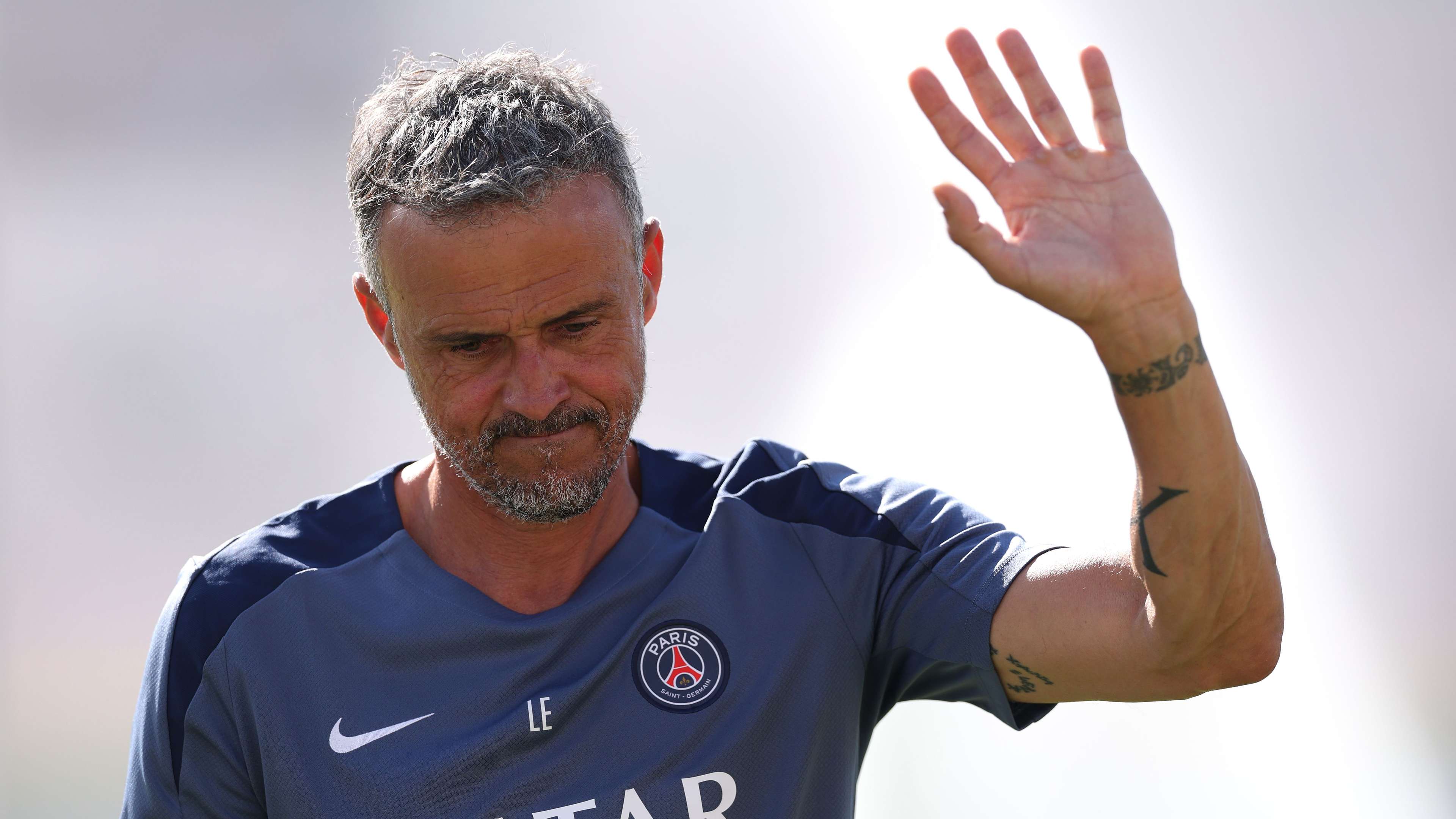 mercato : le psg s’intéresse à zabarnyi, tandis qu’abline refuse de rejoindre wolverhampton. suivez les dernières infos et enjeux du dossier.